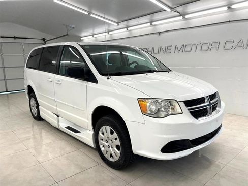 Used 2014 Dodge Grand Caravan SE w/ Quick Order Package 29E SE FWD image 3