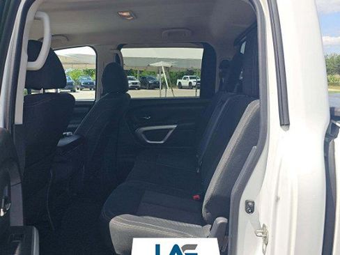 Used 2018 Nissan Titan SV AWD/4WD image 3