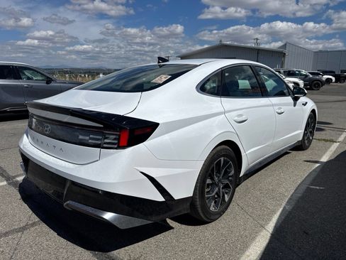 Used 2025 Hyundai Sonata SEL FWD image 5