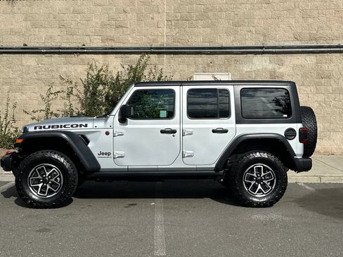Used 2024 Jeep Wrangler Unlimited Rubicon AWD/4WD image 6