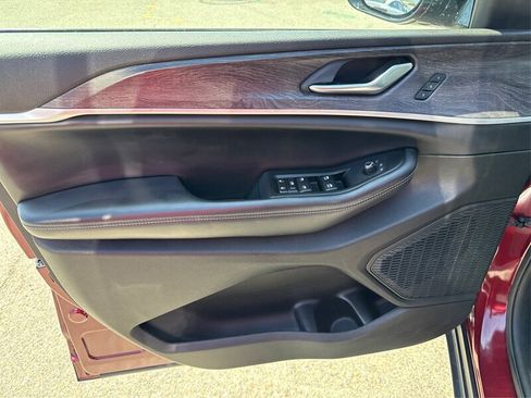 Used 2023 Jeep Grand Cherokee Limited image 93