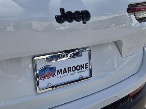 Used 2024 Jeep Grand Cherokee L Altitude image 9