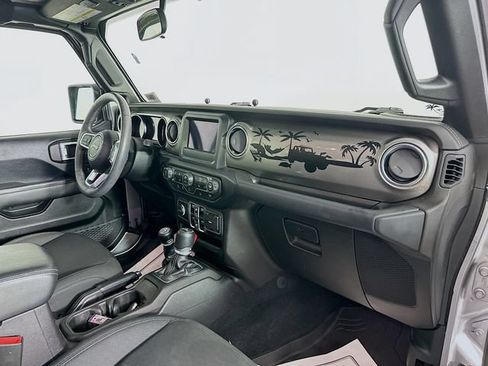 Used 2019 Jeep Wrangler Unlimited Sahara w/ Cold Weather Group AWD/4WD image 33