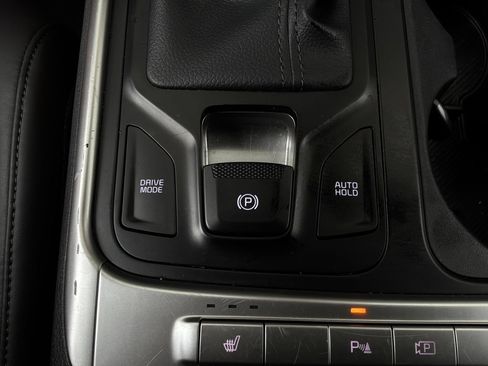 Used 2026 Kia Carnival FWD image 26