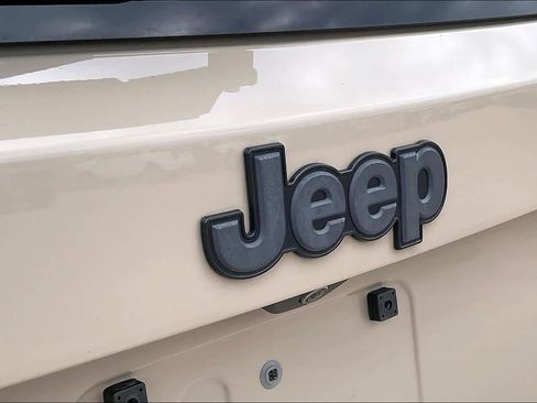 Used 2017 Jeep Renegade Trailhawk AWD/4WD image 30