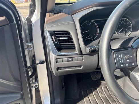 Used 2022 Nissan Rogue SV image 19