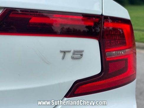 Used 2017 Volvo S90 T5 Momentum w/ Convenience Package FWD image 13