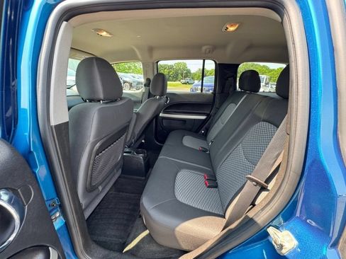 Used 2009 Chevrolet HHR LT FWD image 34