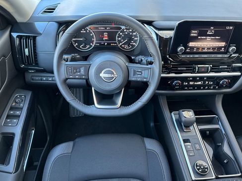 New 2025 Nissan Pathfinder SV w/ Black Appearance Package image 11