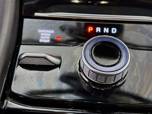 Used 2023 Jeep Grand Cherokee Limited w/ Black Appearance Package image 11