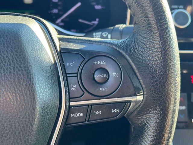 Certified 2022 Toyota Avalon XLE w/ Moonroof Package FWD image 22