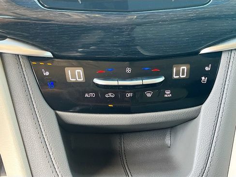 Used 2025 Cadillac XT6 Premium Luxury FWD image 16