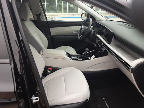 Used 2025 Hyundai Tucson SEL FWD image 17