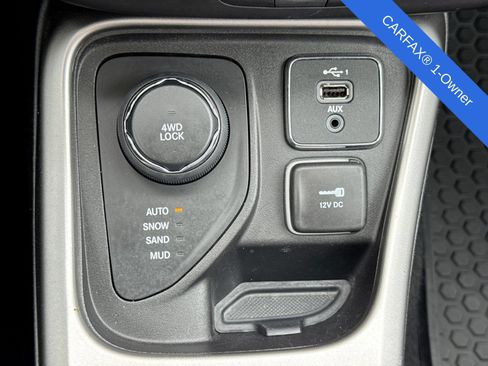 Used 2019 Jeep Compass Latitude w/ Cold Weather Group AWD/4WD image 34