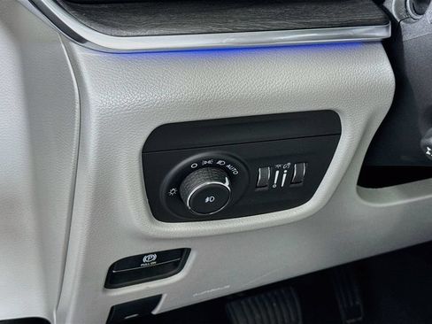 Used 2022 Jeep Grand Cherokee Overland w/ Adv Protech Group III AWD/4WD image 10