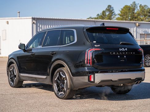 Used 2023 Kia Telluride EX w/ EX Captain's Chair Package image 5