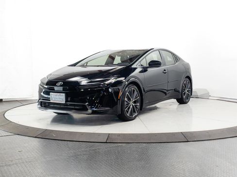 Used 2024 Toyota Prius XLE image 3