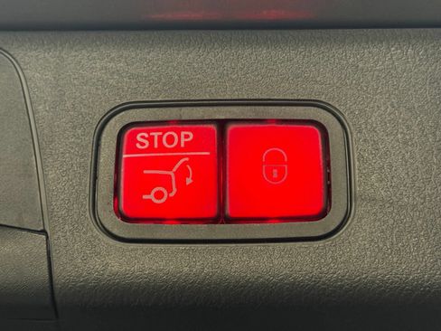 Used 2025 Mercedes-Benz EQB 300 4MATIC image 16