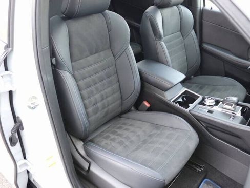 Used 2025 Mitsubishi Outlander SE image 10