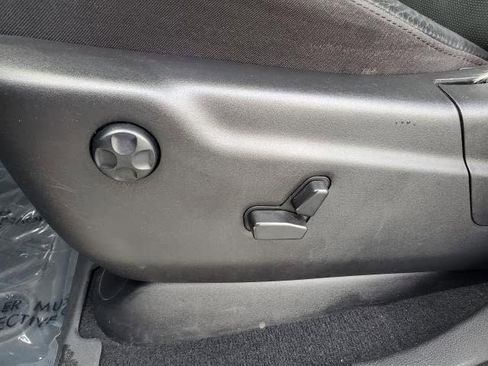 Used 2021 Jeep Grand Cherokee Limited w/ Luxury Group II image 16