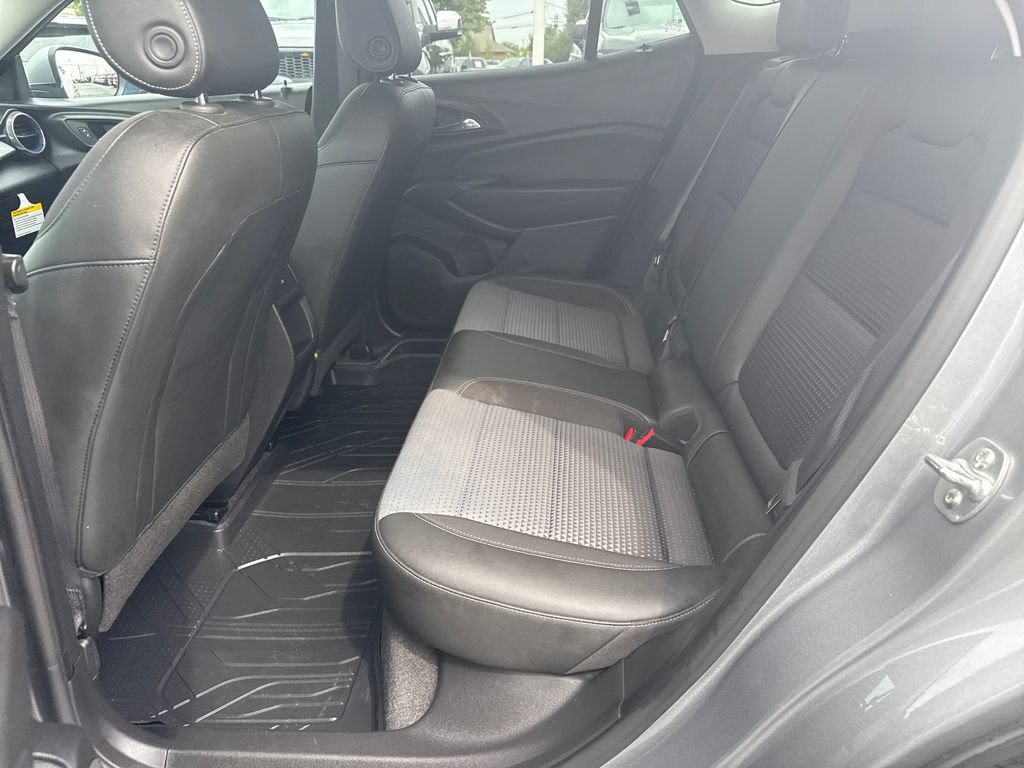 Used 2025 Chevrolet Trax LT FWD image 27
