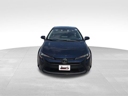 Used 2025 Toyota Corolla LE FWD image 9