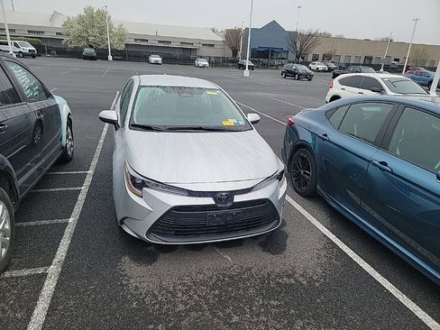 Used 2024 Toyota Corolla LE image 8