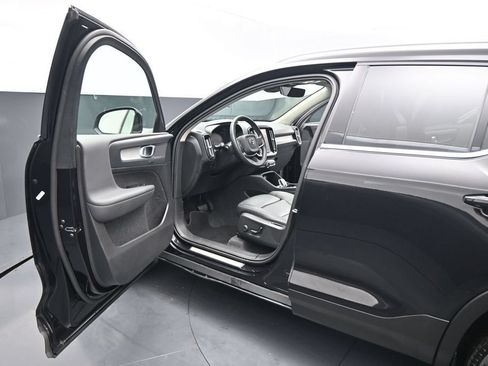 Used 2025 Volvo XC40 B5 Plus AWD/4WD image 7