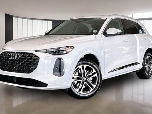 Used 2025 Audi Q5 Premium w/ Convenience Package AWD/4WD image 3
