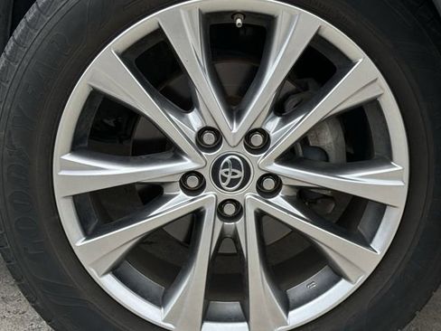 Used 2018 Toyota RAV4 Limited image 10