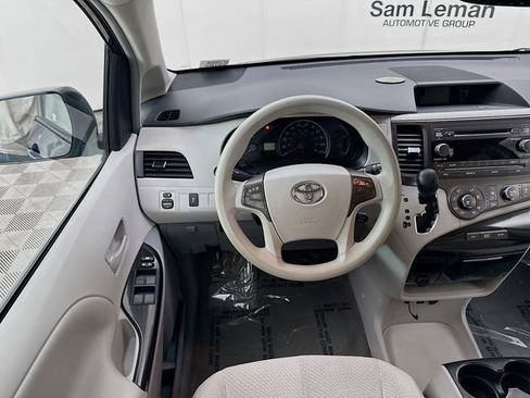 Used 2012 Toyota Sienna LE w/ Towing Pkg FWD image 20