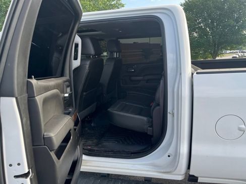 Used 2017 GMC Sierra 2500 Denali w/ Suspension Package, Off-Road AWD/4WD image 11