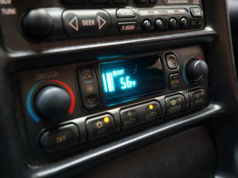 Used 2002 Chevrolet Corvette Z06 w/ Memory Pkg RWD image 52