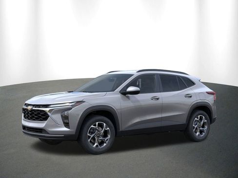 New 2026 Chevrolet Trax LT w/ Driver Confidence Package FWD image 2
