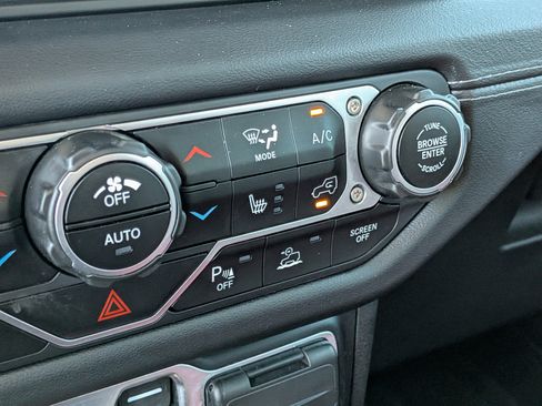 Used 2024 Jeep Wrangler Unlimited Rubicon 392 image 33