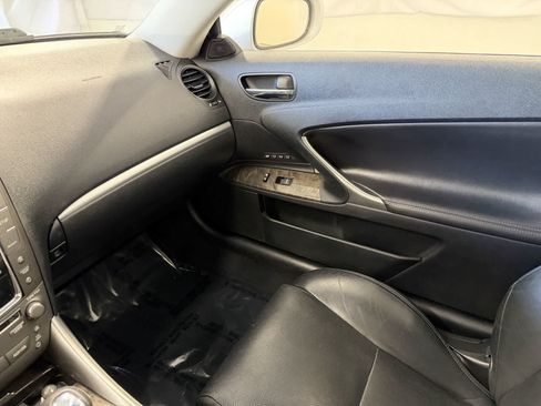 Used 2011 Lexus IS 250C w/ Luxury Pkg RWD image 22