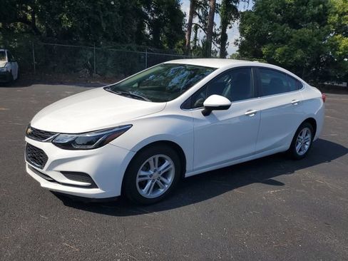 Certified 2017 Chevrolet Cruze LT w/ Convenience Package FWD image 3