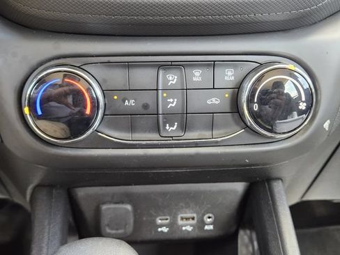 Used 2022 Chevrolet TrailBlazer LS FWD image 19