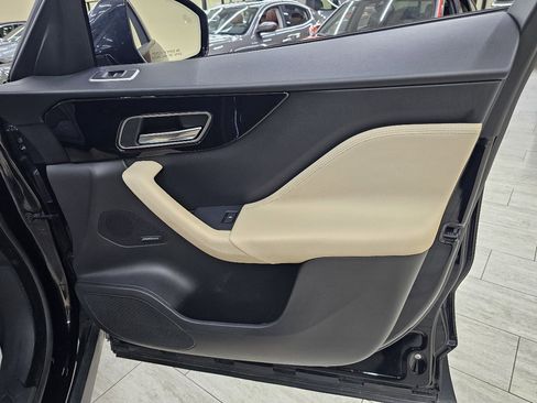 Used 2017 Jaguar F-PACE Premium image 40