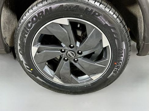 Used 2025 Nissan Rogue SV image 28