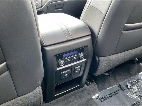 Used 2023 Chevrolet Traverse RS AWD/4WD image 32