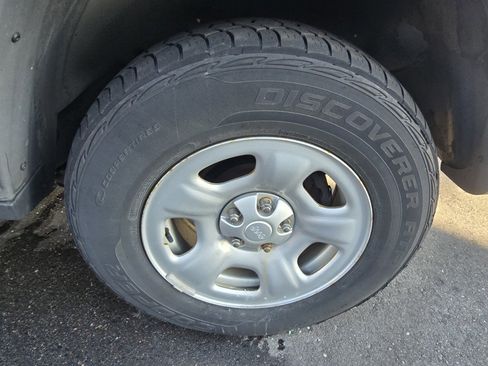 Used 2007 Jeep Liberty Sport image 9