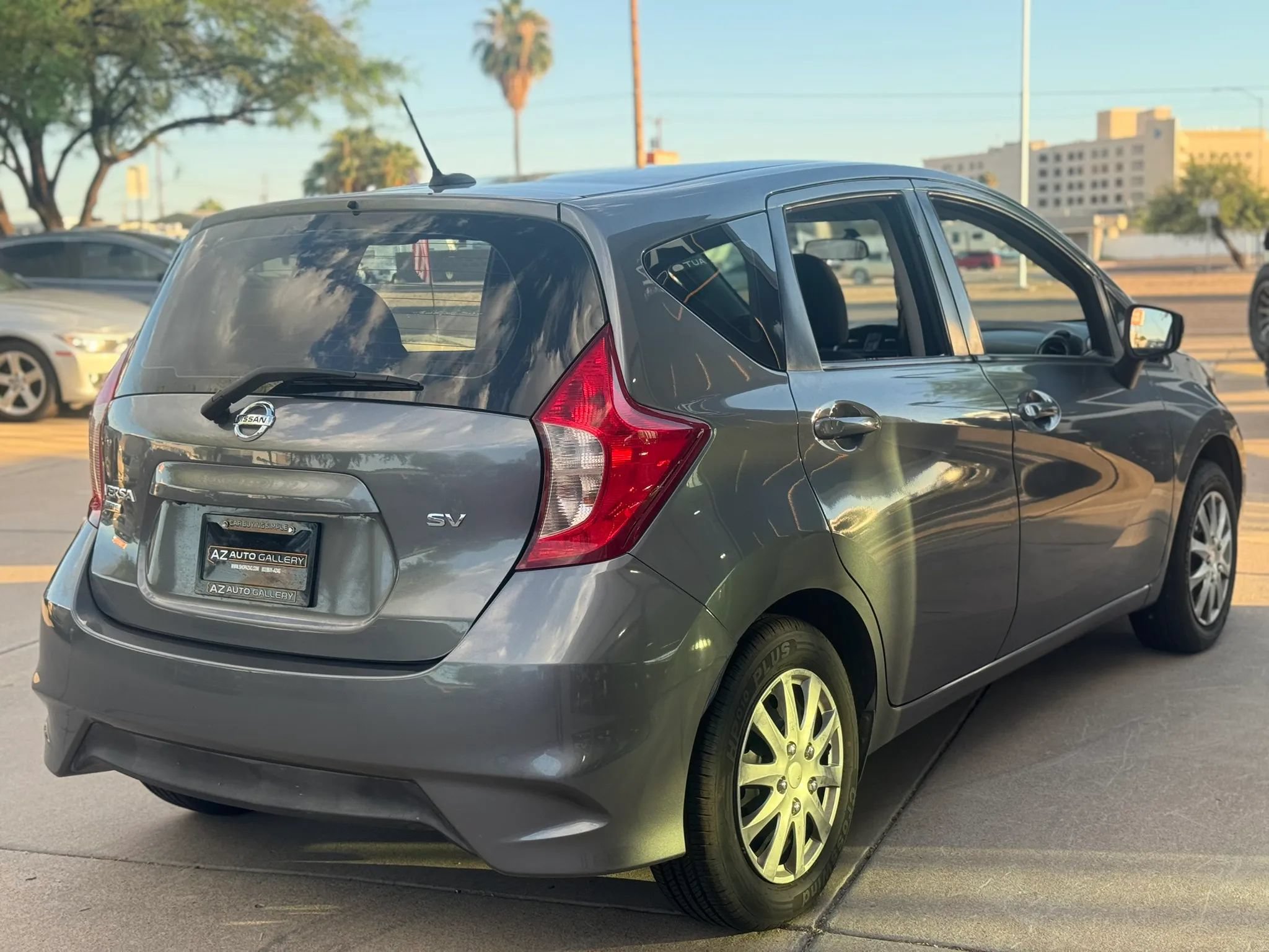 Used 2018 Nissan Versa Note SV FWD image 5