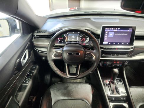 Used 2025 Jeep Compass Trailhawk image 16