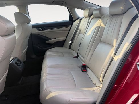 Used 2018 Honda Accord Touring image 13