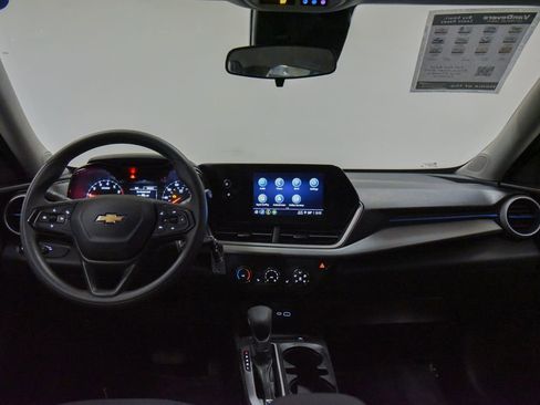 Used 2025 Chevrolet Trax LS w/ LS Convenience Package FWD image 28