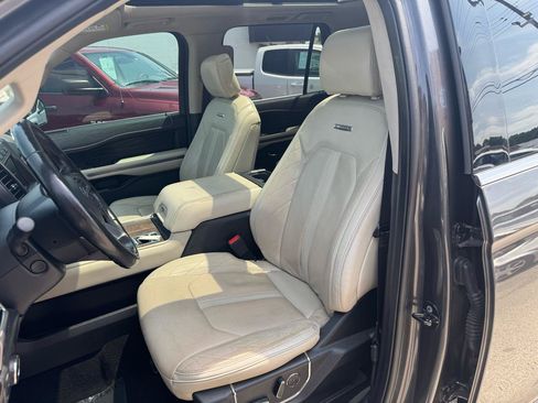 Used 2019 Ford Expedition Max Platinum RWD image 12