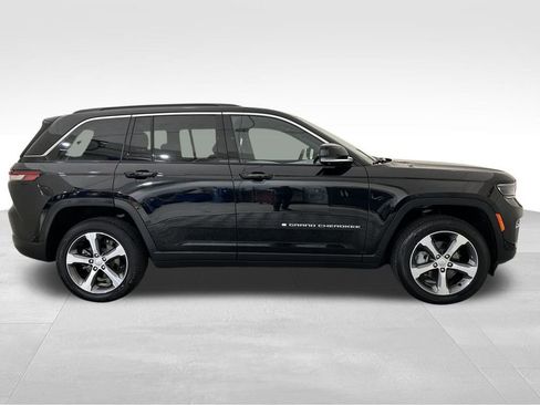 Used 2024 Jeep Grand Cherokee Limited w/ Luxury Tech Group II image 7