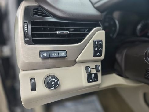 Used 2017 GMC Yukon XL Denali RWD image 17