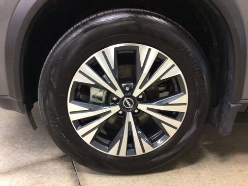 Used 2022 Nissan Rogue SV image 9